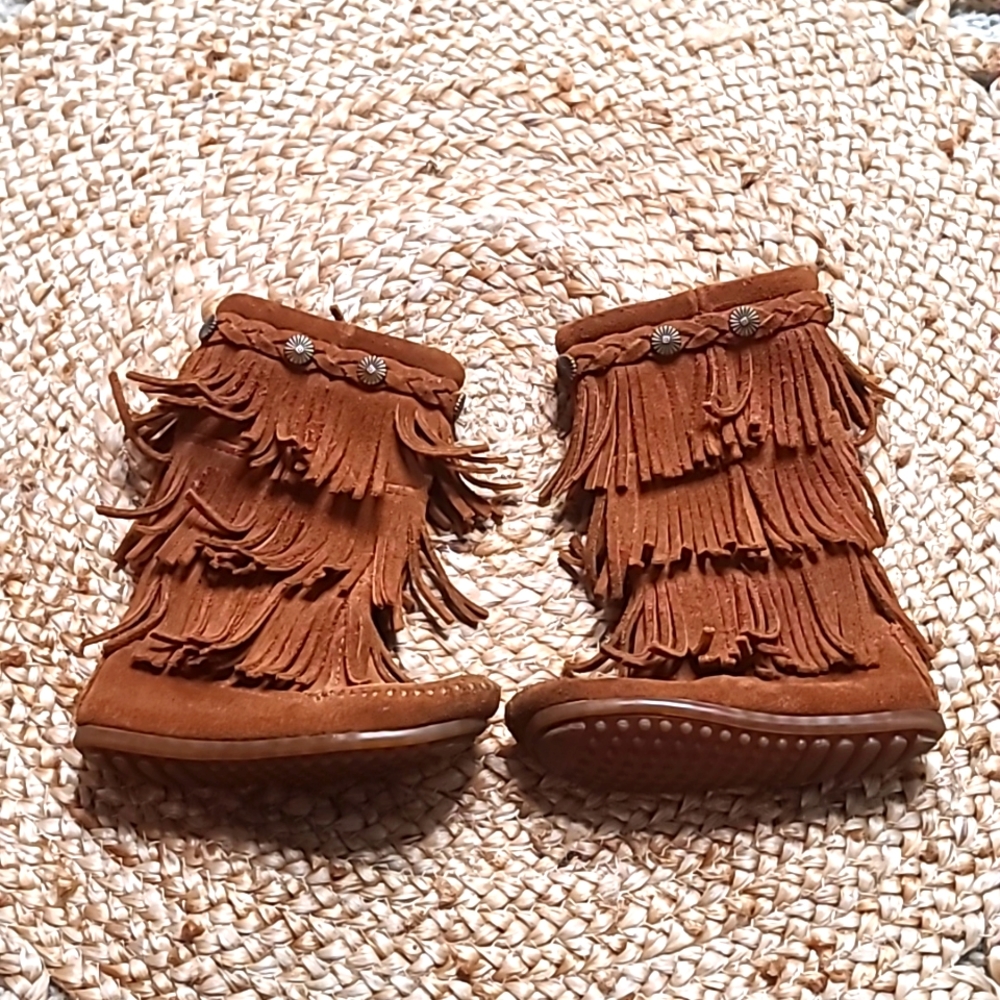 Minnetonka girls suede boots
